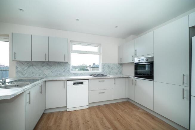 Kitchen/Dining Room 3