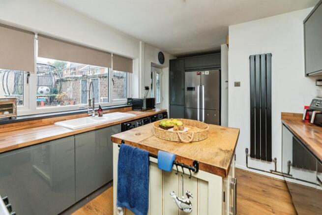 3 bed Terraced for sale Image 7