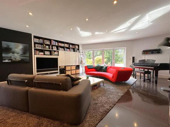 Living Space With Bi-Fold Doors 812