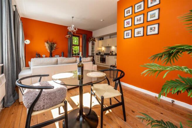 2 bed Apartment for sale Image 8