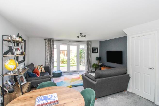 Lounge/Dining Room