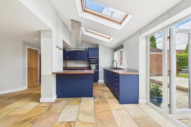 4 bed Detached for sale Image 6