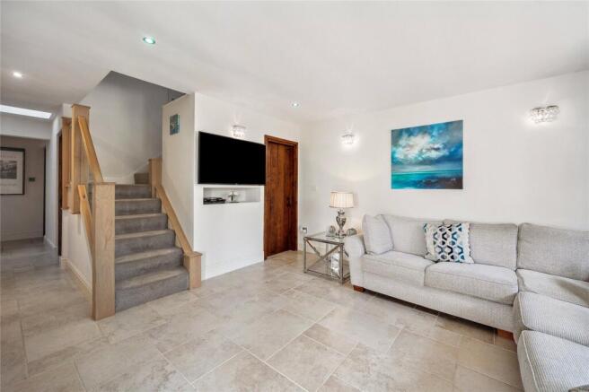 5 bed Detached for sale Image 7