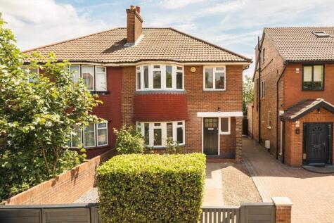 St. Dunstans Avenue, Acton