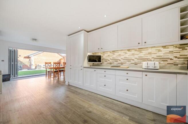 Blue Hut Way, Basingstoke, RG23 photo 4
