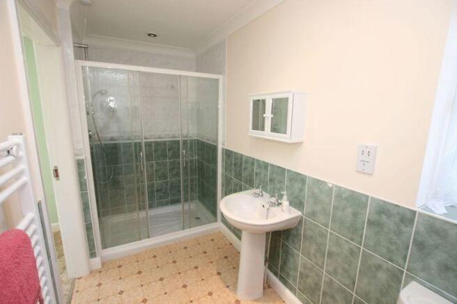 Ensuite to Bed 1
