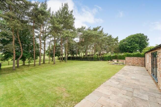 4 bed Detached to rent Image 9