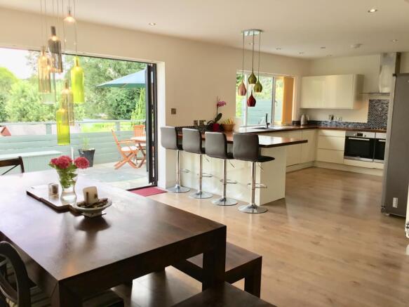 Kitchen / Dining Area