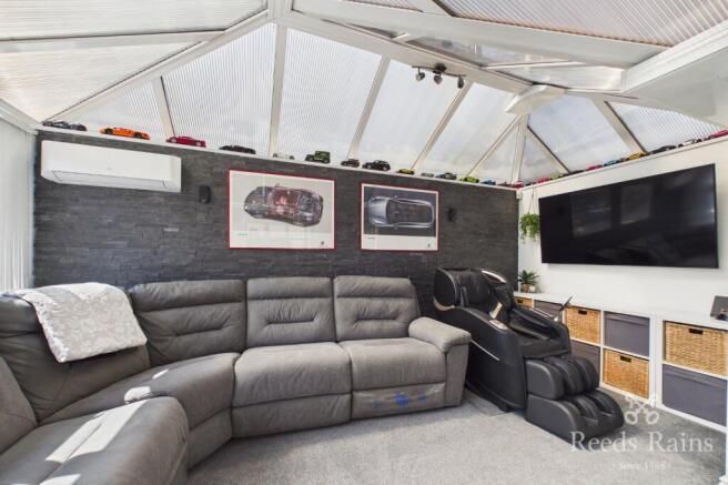 4 bed Detached for sale Image 5