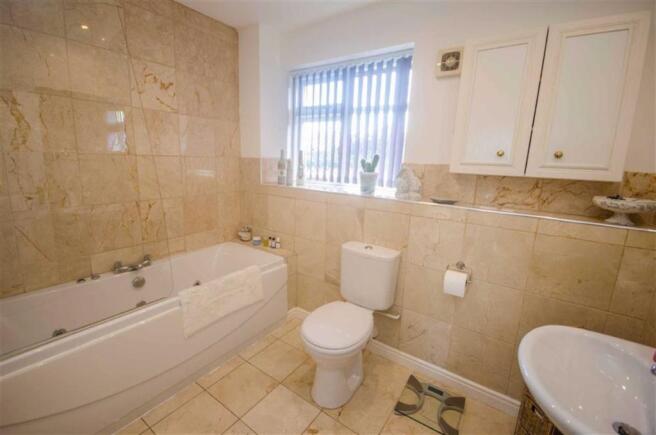 FAMILY BATHROOM