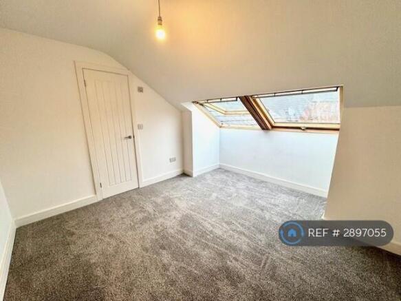 3 bed Flat to rent Image 6