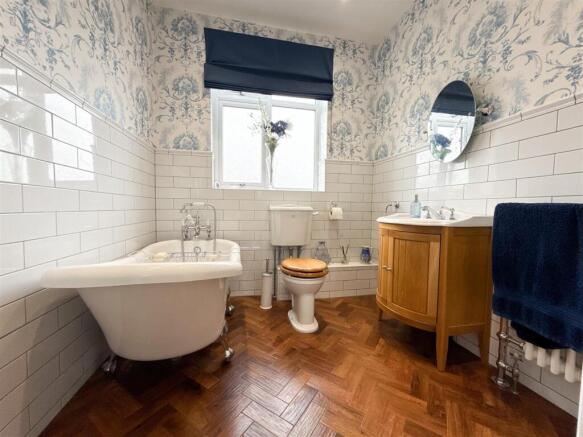 FAMILY BATHROOM
