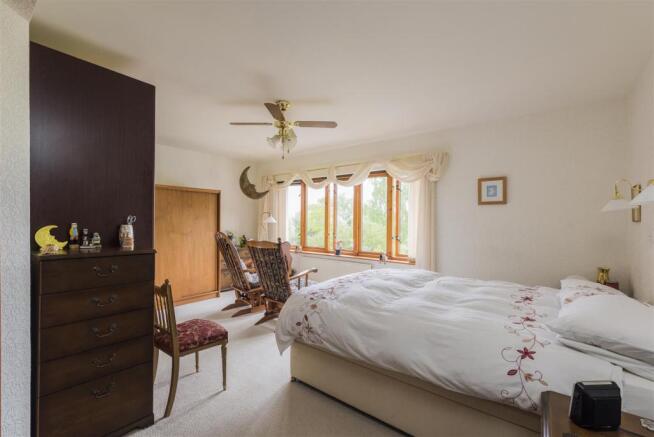 25 Spaldwick Road ph28.jpg