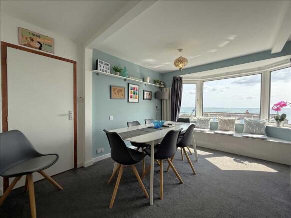 5 bed House for sale Image 6