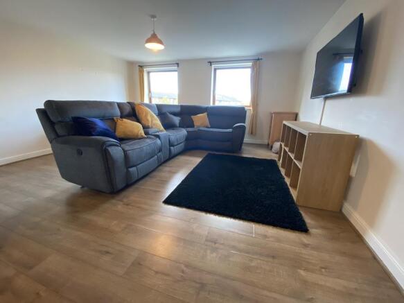 3 - Lounge 2.jpg