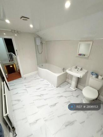 3 bed Terraced to rent Image 4