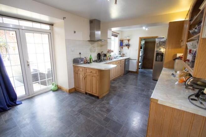 5 bed Detached for sale Image 5