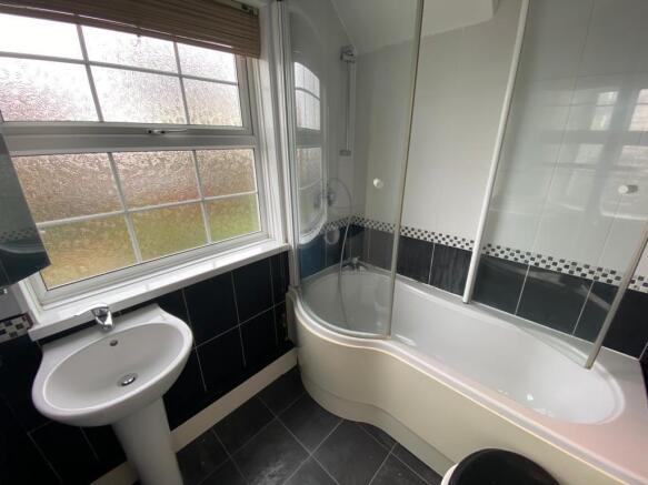 FAMILY  BATHROOM