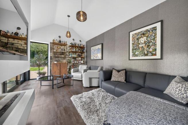 5 bed Detached for sale Image 12