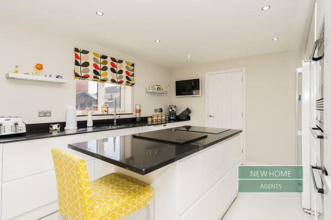 4 bed Detached for sale Image 7