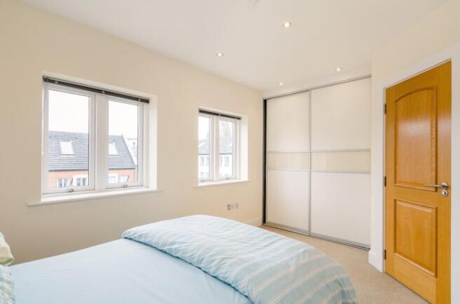 2 bed Flat for sale Image 6