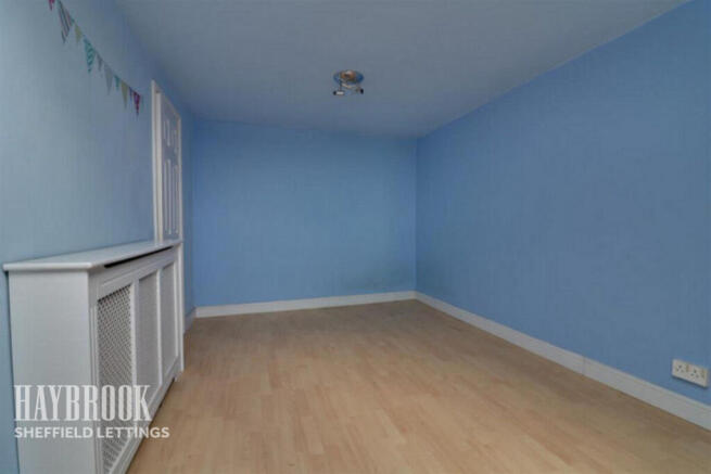 3 bed Terraced to rent Image 12