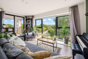 Flat 402, 1a, Hillreach, London SE18 4AJ