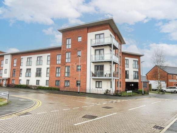 2-bed flat on Columbia Crescent, Wolverhampton, £130,000