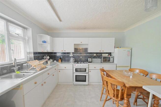 Kitchen 1.jpg