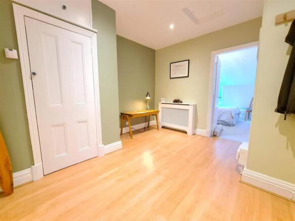 2 bed Apartment for sale Image 12