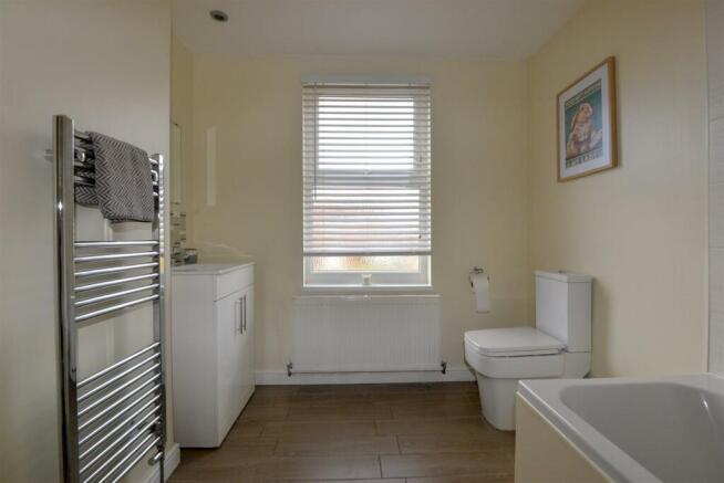 Bathroom 1.jpg