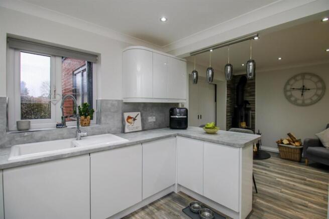 3 bed Detached for sale Image 5
