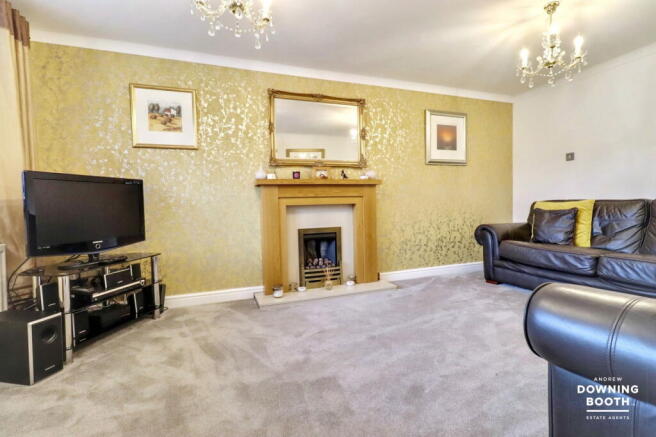 Sedgemere Grove, Shelfield, WS4 1XE - Beautifully Presented Family Home photo 4