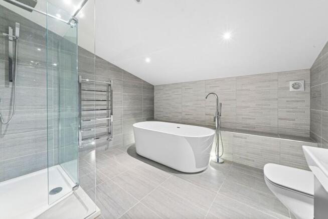 6 bed Detached for sale Image 10