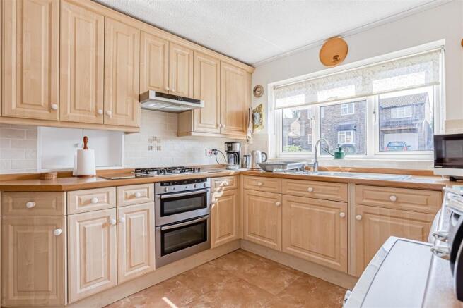 house-osier-way-banstead-120.jpg