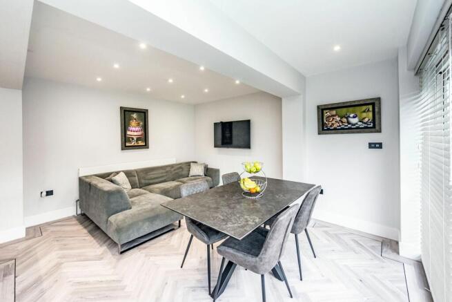 KITCHEN DINER AND LOUNGE
