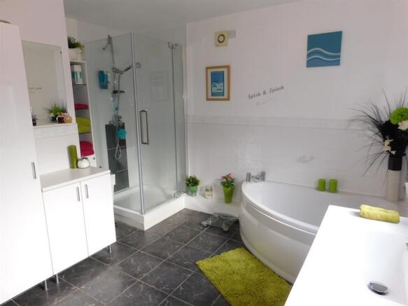 Bathroom x1
