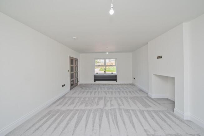 5 bed Detached for sale Image 4
