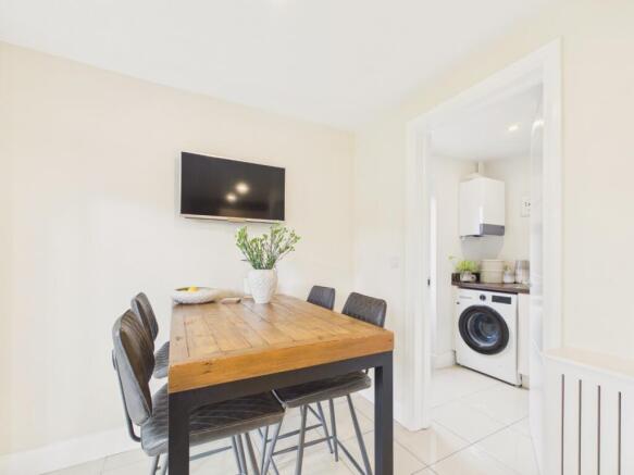 6 bed Detached for sale Image 9