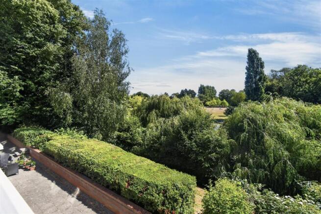 2 bed Apartment for sale Image 12