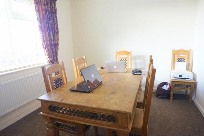 Bed 3 / Dining Room