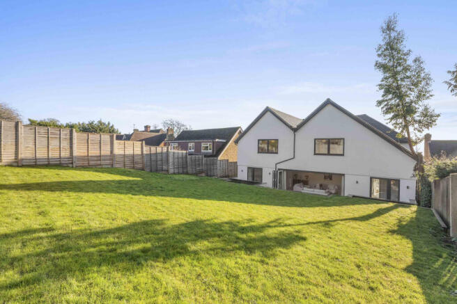 Hillside Road, Marlow, Buckinghamshire, SL7 3JY photo 4