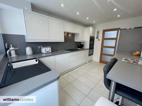 Kitchen/ Breakfast Room
