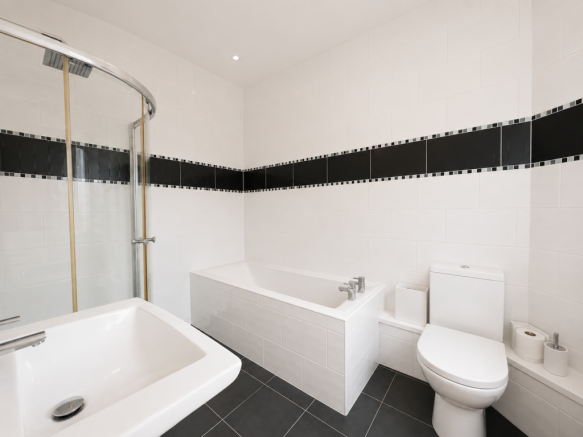 5 bed Detached for sale Image 11