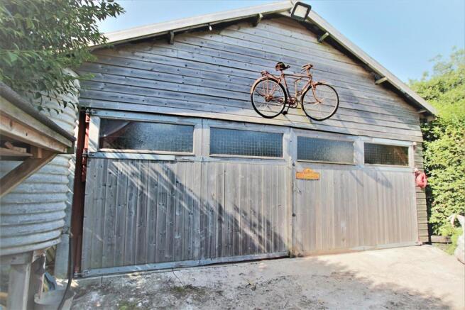 Garage/Workshop