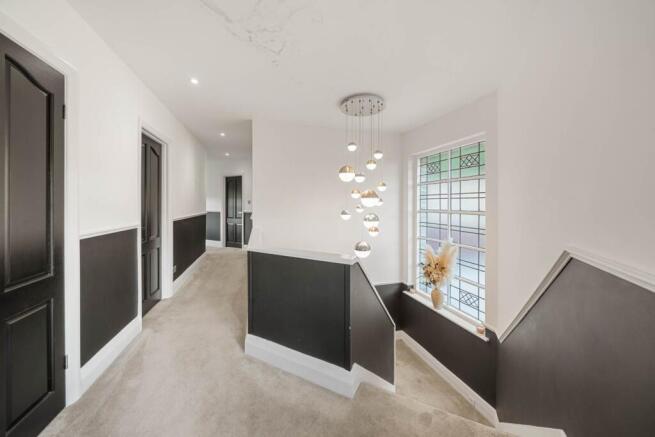 5 bed Detached for sale Image 9