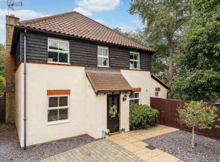 Eleanors Close, Thundridge, SG12
