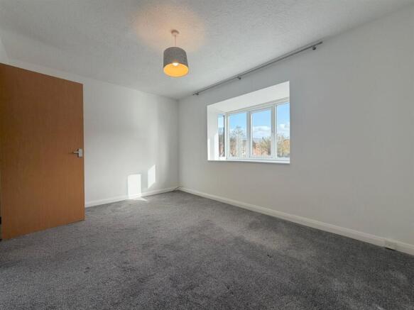 2 bed Town House to rent Image 6