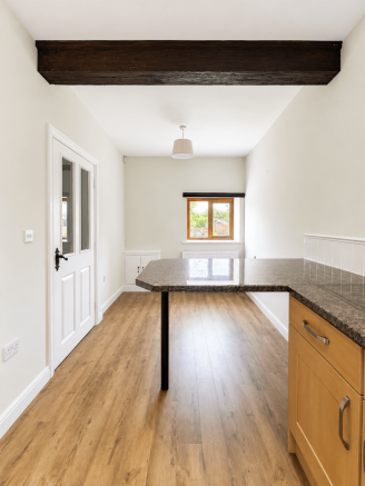 3 bed Barn Conversion to rent Image 4
