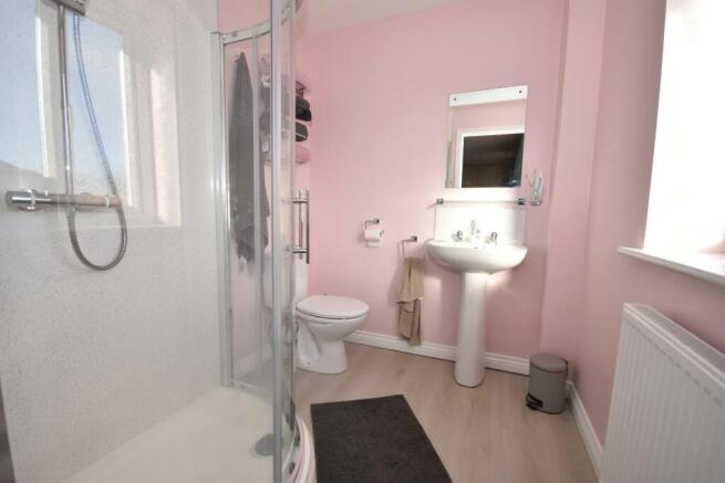 BED 1 ENSUITE.JPG